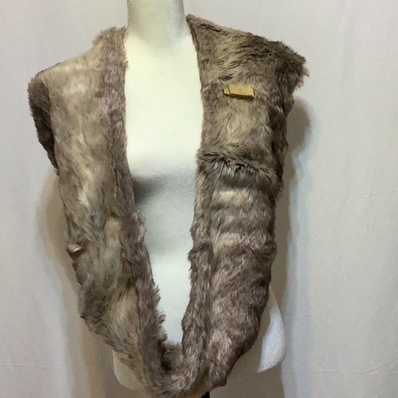 UPCOUNTRY BY DU MONDE BEAUTIFUL FAUX FUR INFINITY SCARF - Picture 3 of 9